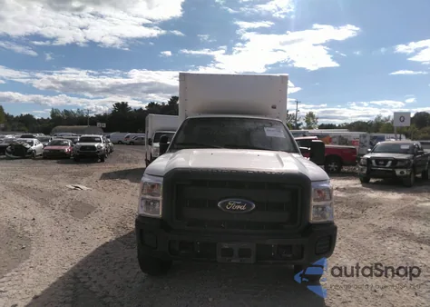 2015 Ford F-250 Xl z USA, uszkodzony, nr VIN 1FDBF2B63FED21591